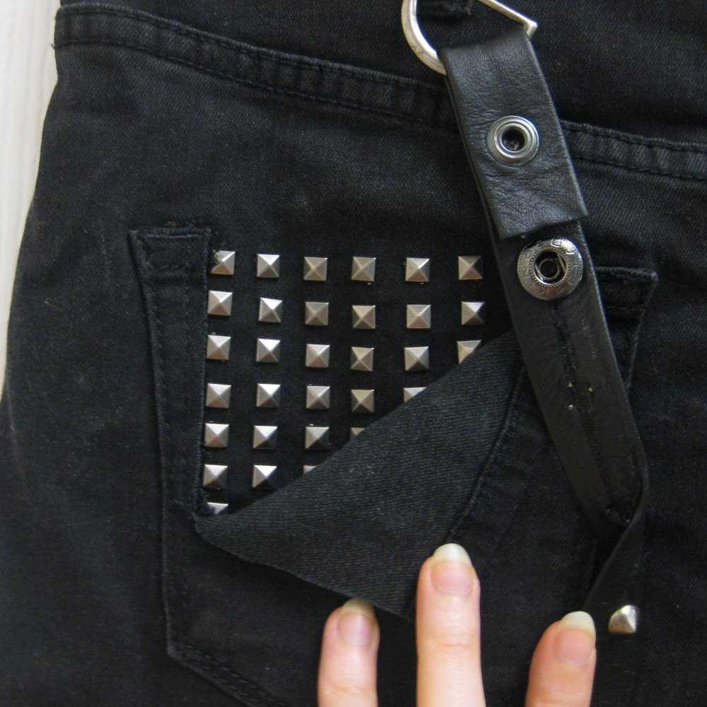 NWT Guess black denim studded suspenders skirt 25 - Picture 12 of 13